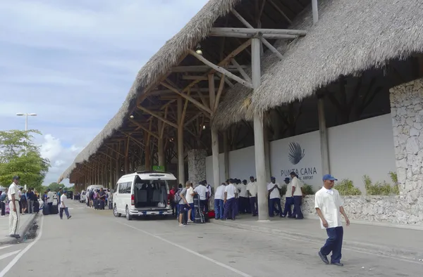 Терминал 2 в международном аэропорту Пунта-Кана, Доминиканская Республика — стоковое фото