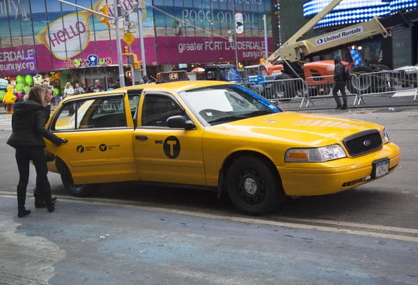 타임 스퀘어에서 뉴욕시 택시 — 스톡 사진