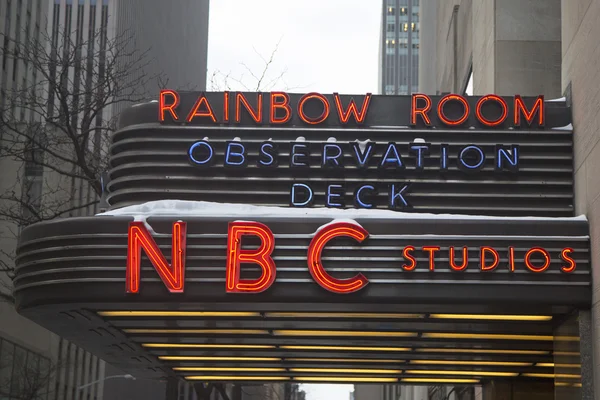 El famoso Rockefeller Center alberga estudios de la NBC, una plataforma de observación y la lujosa discoteca Rainbow Room. —  Fotos de Stock