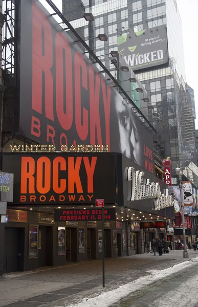 L'extérieur du théâtre Winter Garden, avec la pièce Rocky The Musical à Broadway à New York — Photo