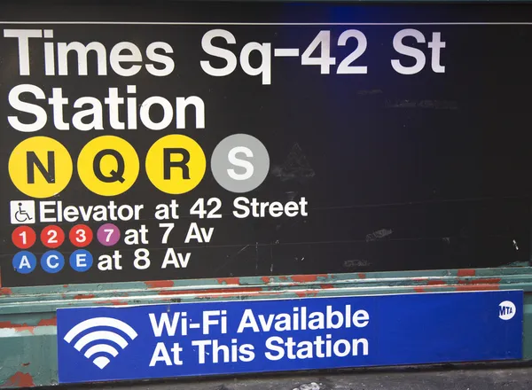 Entrada a la estación de metro Times Square 42 St en Nueva York — Foto de Stock