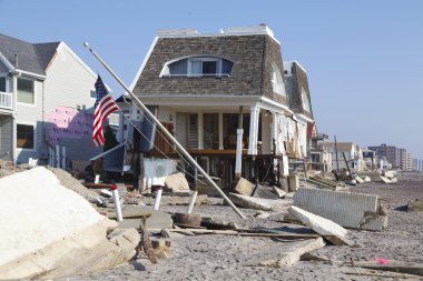 plaj evleri kumlu Kasırgası sonrasında yok etti.