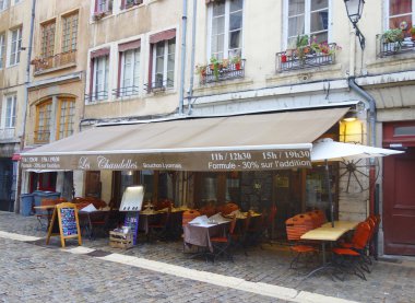 geleneksel bouchon restoranda vieux lyon, Fransa