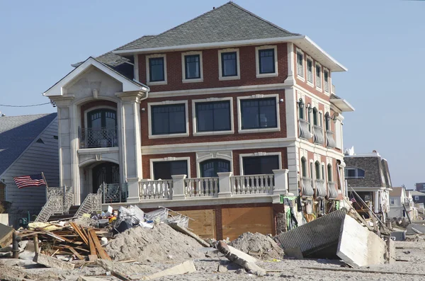 Strandhuis vernietigd in de nasleep van orkaan zandstrand in far rockaway, ny — Stockfoto