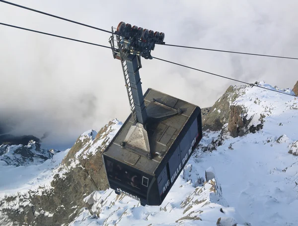 Teleférico llegando a Auguille du Midi desde Chamonix — Foto de Stock