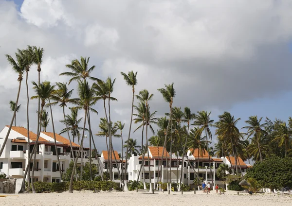 プンタカナ、ドミニカ共和国でババロ ビーチに位置する高級コンドミニアム — ストック写真