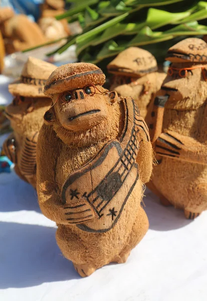 Souvenirs locaux faits à partir de noix de coco à Punta Cana, République dominicaine — Photo