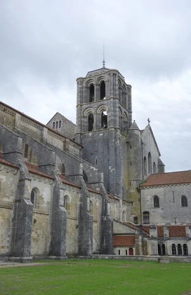 Romanische Abtei von Vezelay oder Basilika der hl. Maria Magdalena in Vezelay, Frankreich — Stockfoto