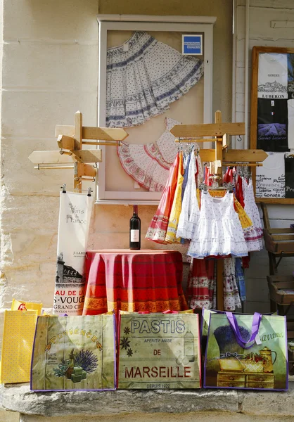 Αναμνηστικά στο τοπικό κατάστημα σε gordes, Γαλλία — Φωτογραφία Αρχείου