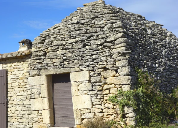 ゴルド、プロヴァンス、フランスのボリーまたはドライ石小屋. — ストック写真