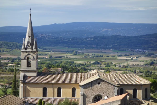 Typowy wiejski krajobraz w provence, Francja — Zdjęcie stockowe