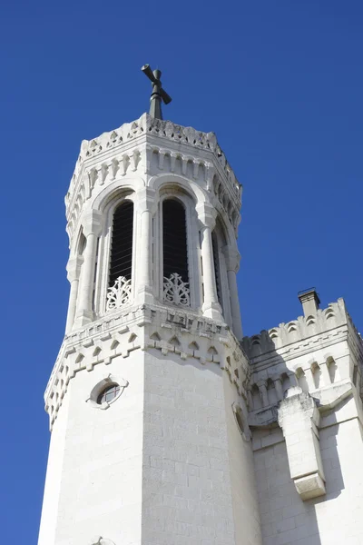 Basilikan notre-dame de Fourvière i lyon basilikan notre-dame de Fourvière är en mindre basilika i lyon byggdes mellan 1872 och 1884 — Stockfoto