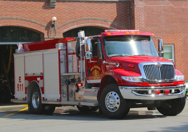 Пожарная машина Бар-Харбор в Бар-Харборе, штат Мэн — стоковое фото
