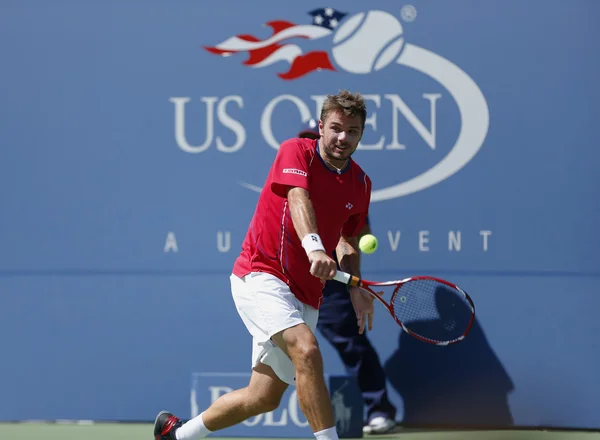 Jugador de tenis profesional Stanislas Wawrinka durante el partido de semifinal en el US Open 2013 contra Novak Djokovic — Foto de Stock