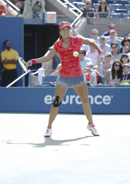 Campeón de Grand Slam Na Li durante partido de cuartos de final en el Abierto de EE.UU. 2013 contra Ekaterina Makarova en Billie Jean King National Tennis Center — Foto de Stock