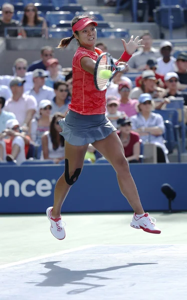 Grand slam mästare na li under kvartsfinalen match på oss öppna 2013 mot ekaterina makarova på billie jean king national tenniscenter — Stockfoto