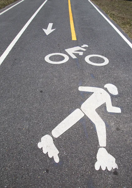 Bicycle and pedestrian path or Greenway along Belt Parkway in Brooklyn, NY — Stock Photo, Image