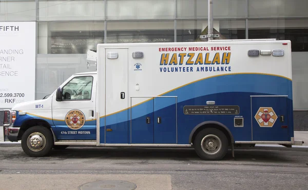 Hatzolah volunteer ambulance in midtown Manhattan — Stock Photo, Image