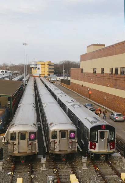 NYC metro auto's in een depot — Stockfoto