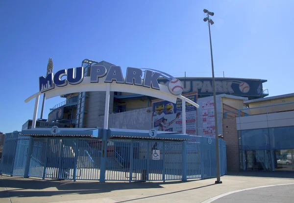 单片机棒球场在布鲁克林的康尼岛部分的小联盟棒球体育场 — 图库照片