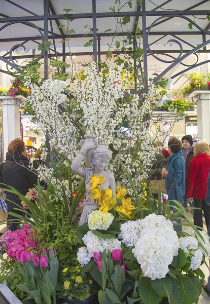 The Secret Garden theme flower decoration during famous Macy s Annual Flower Show — Stock Photo, Image