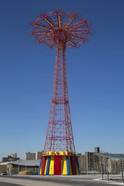 パラシュートジャンプタワー-ブルックリンの有名なコニーアイランドのランドマーク — ストック写真