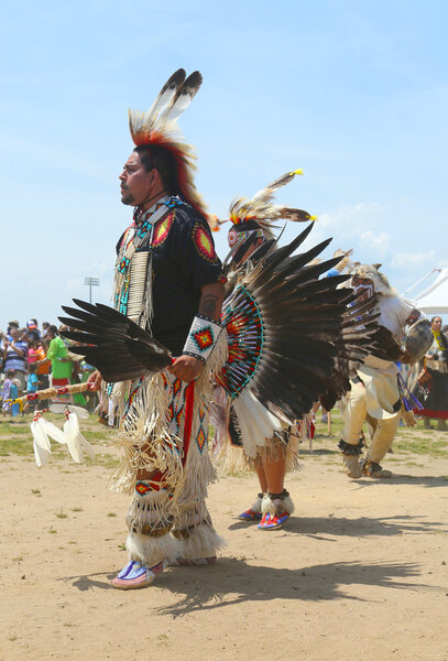 Неопознанные индейские танцоры в Нью-Йорке
