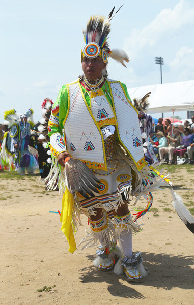 Неопознанный танцор-коренной американец в Нью-Йорке
