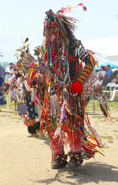 Azonosítatlan indián táncos a NYC pow wow — Stock Fotó