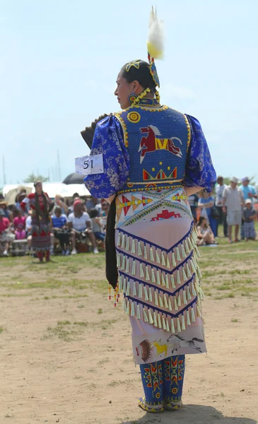 Unidentified female Native American dancer wears traditional Pow Wow dress — Stock Photo, Image