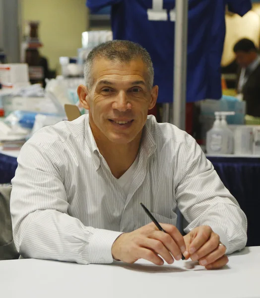 El gerente general de los Yankees de Nueva York Joe Girardi durante la sesión de autógrafos en Nueva York — Foto de Stock