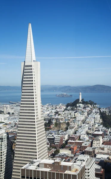 Vista real sobre a pirâmide da Transamérica e cidade de São Francisco — Fotografia de Stock