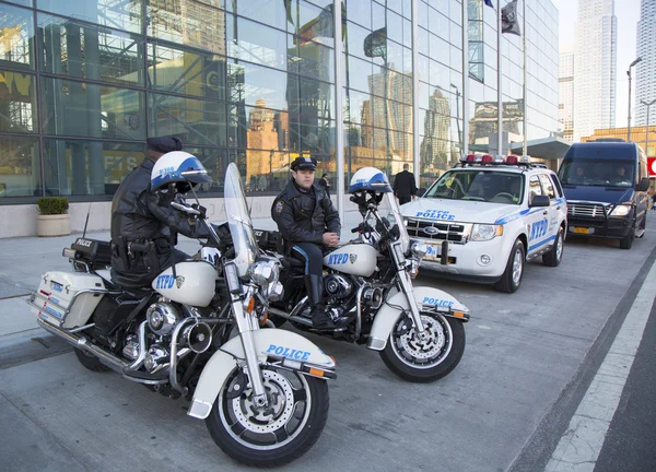 NYPD highway patrol officers on motorcycles providing security in Manhattan — Stock Photo, Image