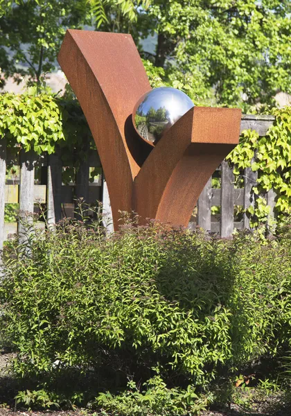 'Beautiful morning" statue by artist Richard Starks at public art walk in town of Yountville — Stock Photo, Image