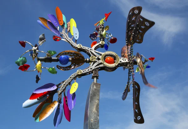 Phoenix sculpture mobile de l'artiste Andrew Carson lors d'une promenade artistique publique dans la ville de Yountville — Photo