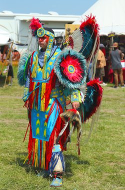 nyc, tanımlanamayan yerli Amerikalı dansçı pow wow Brooklyn'de