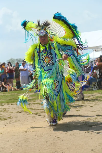 Nyc, tanımlanamayan yerli Amerikalı dansçı pow wow Brooklyn'de — Stok fotoğraf