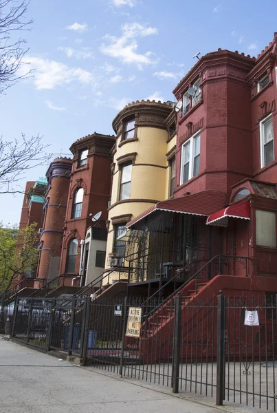 I brownstone di New York nel quartiere Bedford nStuyvesant a Brooklyn — Foto Stock