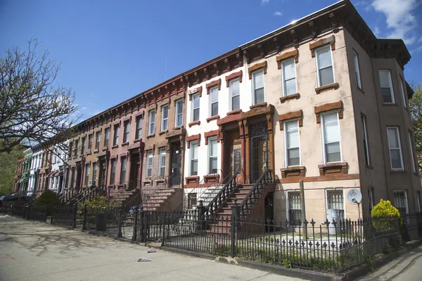 New York City brownstones em Bedford nStuyvesant bairro em Brooklyn — Fotografia de Stock