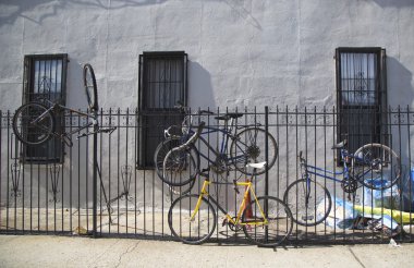 eski Bisiklet Park ve metal geçit Brooklyn, new york için kilitli
