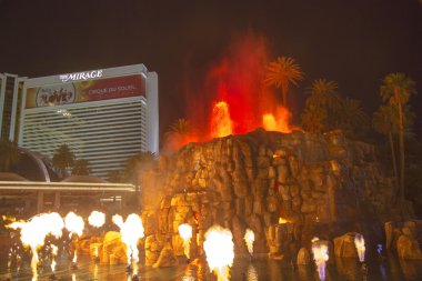 mirage hotel yapay yanardağ patlama las vegas göstermek