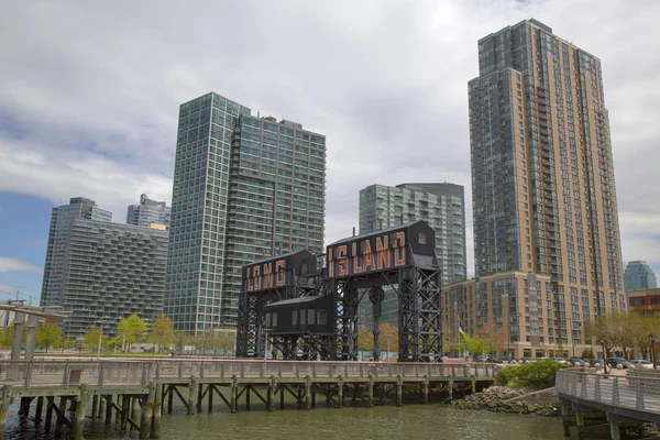 Historic steel railroad gantries at Hunters Point in Long Island City, Queens — Stock Photo, Image
