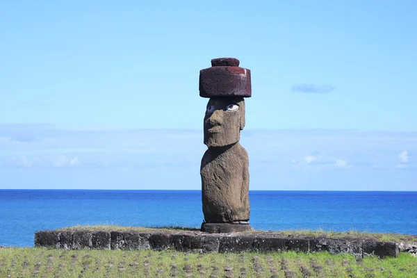 Єдиний моаї очима на острові Пасхи — стокове фото