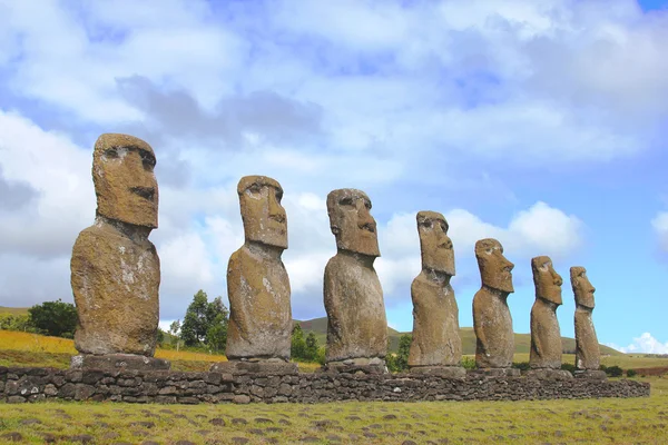 Sete plataforma moai, Ilha Oriental, Chile — Fotografia de Stock