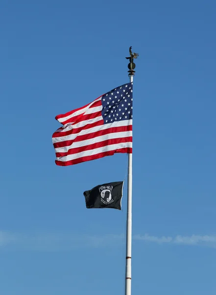 Amerikanische und pow mia flaggen in brooklyn — Stockfoto