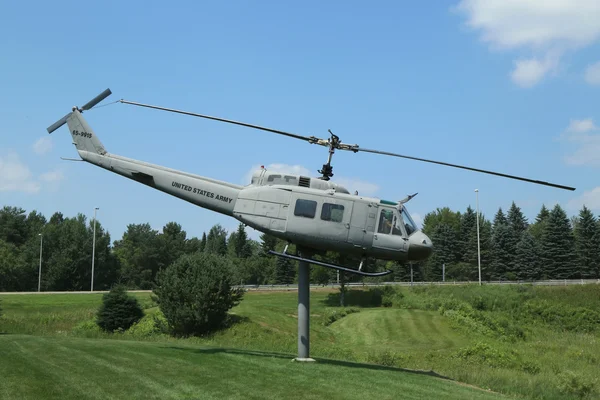 Huey helikopter uh - 1d vietnami háborús emlékmű — Stock Fotó