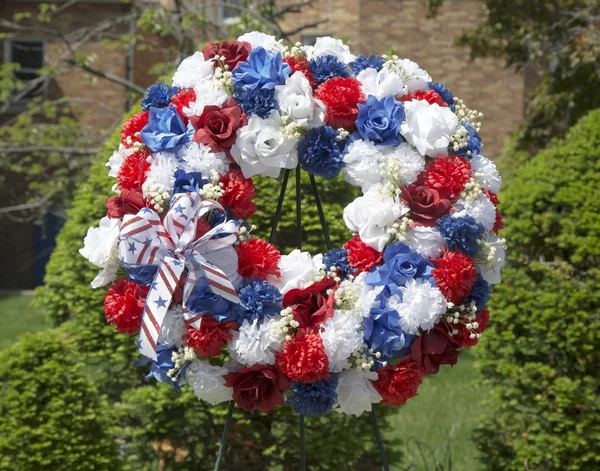 Wreath on Memorial Day at military memorial in New York — Stock Photo, Image