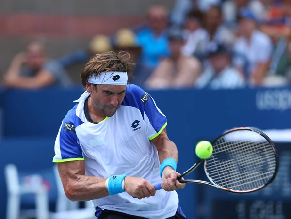 Giocatore professionista di tennis David Ferrer durante la partita del terzo turno agli US Open 2013 contro Mikhail Kukushkin — Foto Stock