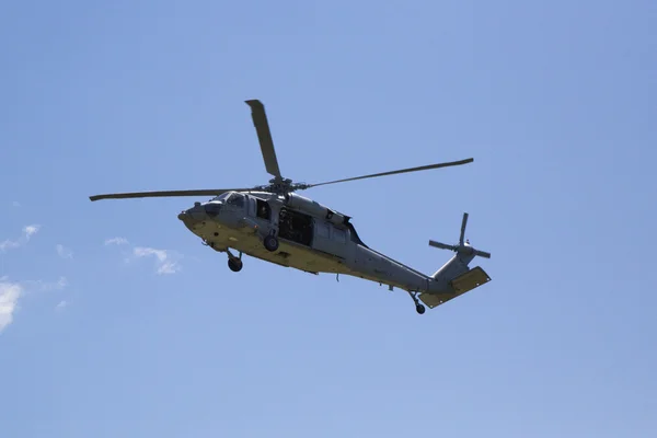 MH-60s ελικόπτερο από θάλασσα ελικόπτερο μάχης μοίρα πέντε μαζί μας Ναυτικό eod ομάδα προσγείωση για το δικό μου αντίμετρα επίδειξης κατά τη διάρκεια του στόλου εβδομάδα 2014 — Φωτογραφία Αρχείου