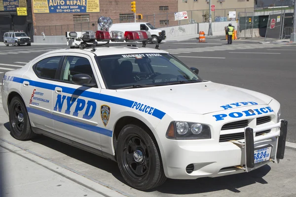 Патрульная машина полиции Нью-Йорка на Манхэттене — стоковое фото